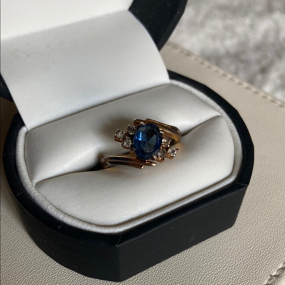 Vintage Gold Ring with Deep Blue Stone